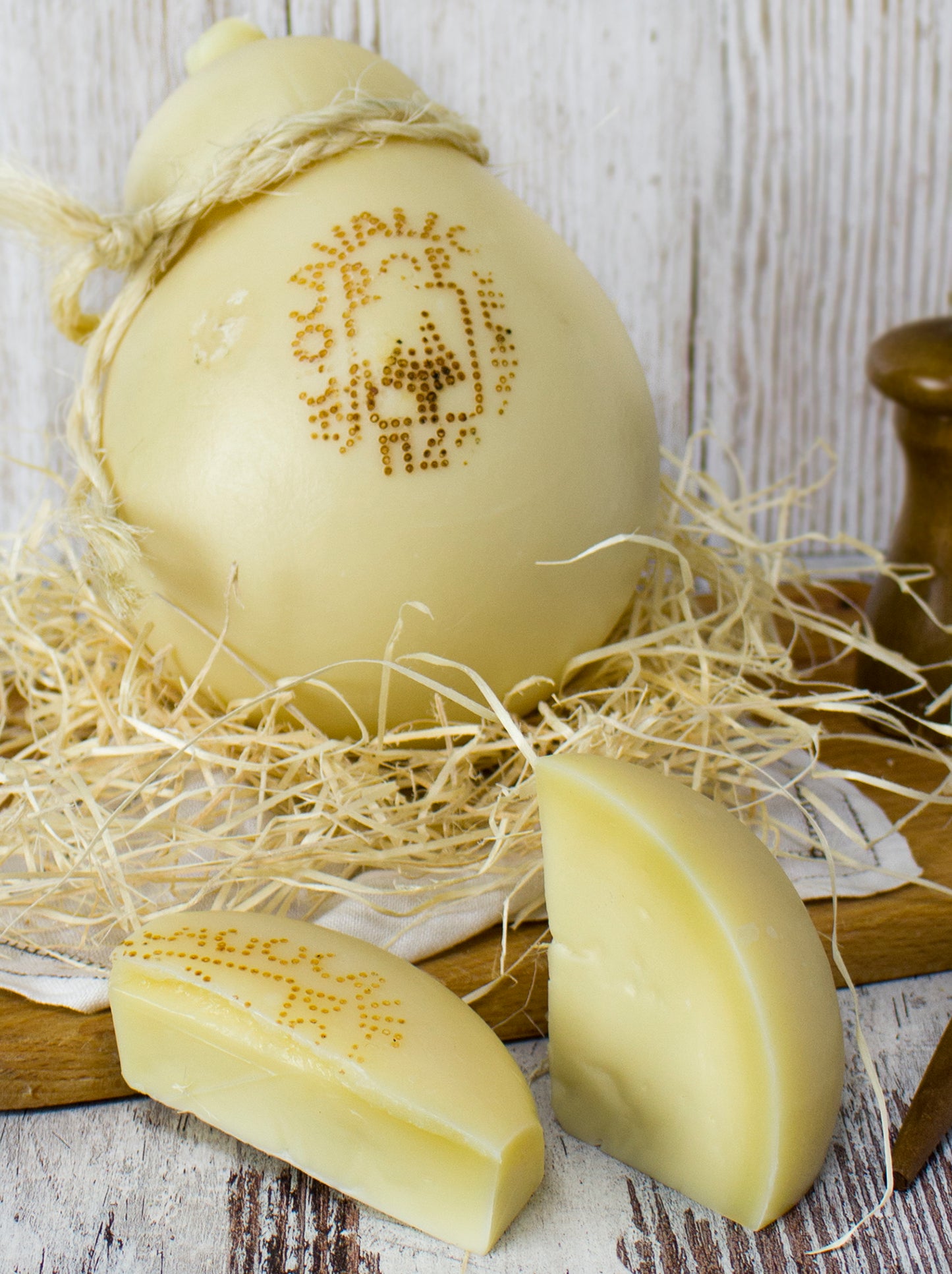 Caciocavallo Silano DOP – Włoski Ser z Mleka Krowiego - dostępny w  hurtowni WT Hurt