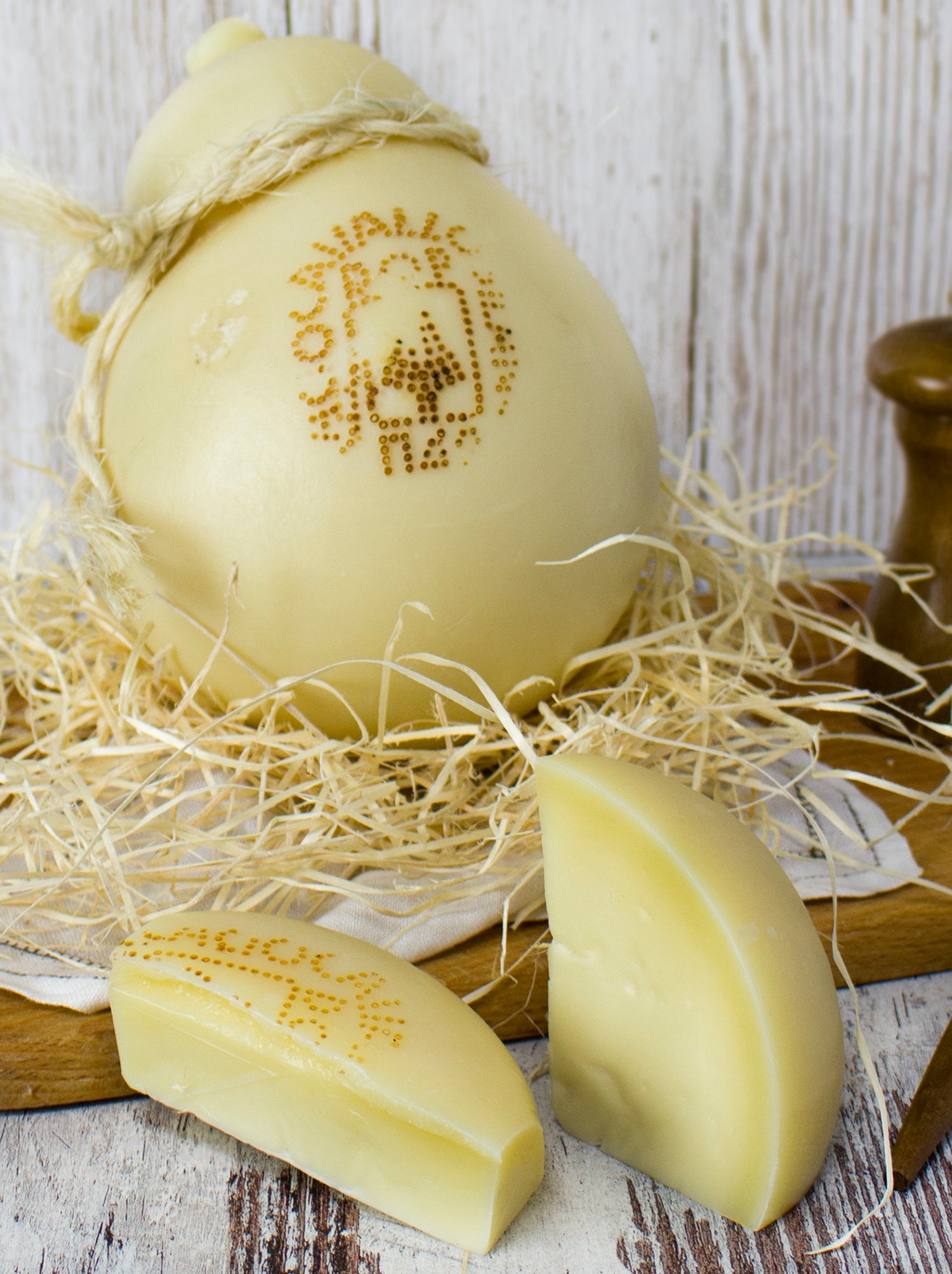 Caciocavallo Silano DOP – Włoski Ser z Mleka Krowiego - dostępny w  hurtowni WT Hurt